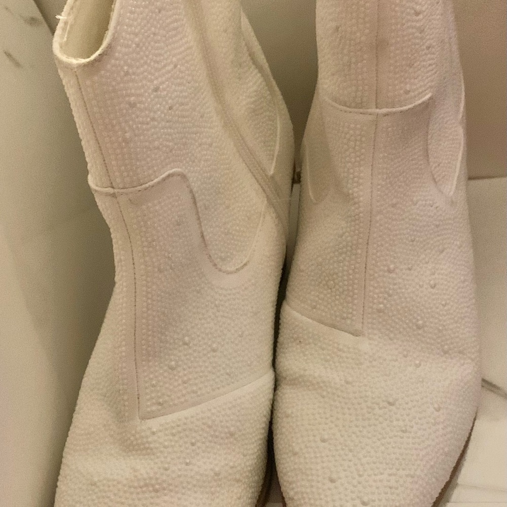 MIA stunning White Textured Ankle Boots wore once
